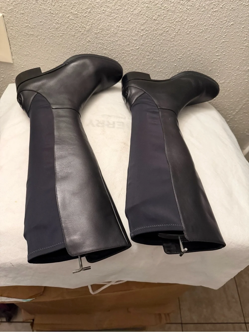 TORY BURCH CAITLIN LEATHER LOGO RIDING BOOT BLACK BLOCK ($510),pre-owned,SZ9M